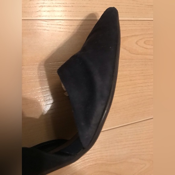 Navy blue faux suede BR pumps. - Picture 6 of 8